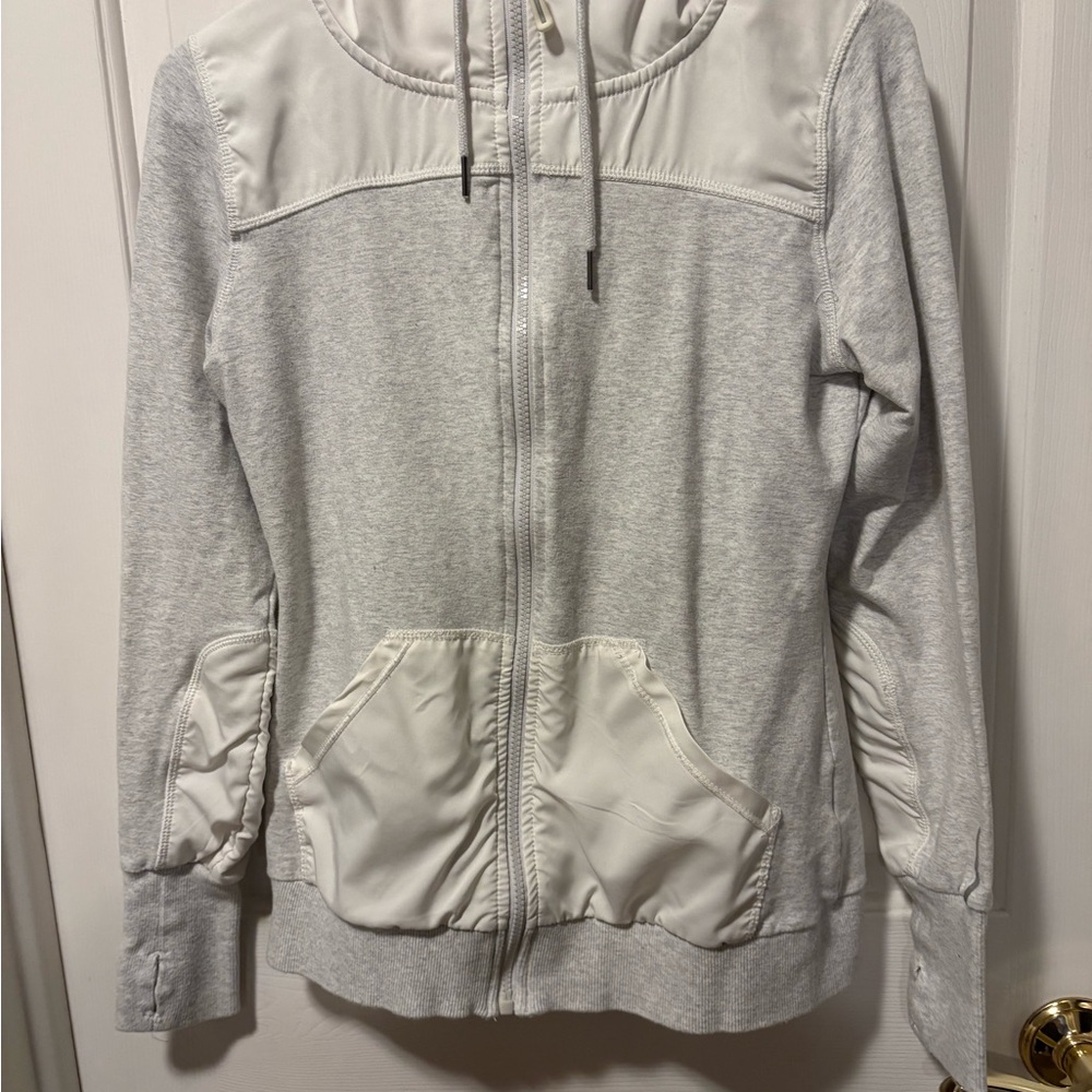 Mondetta Light Gray and White Hoodie
